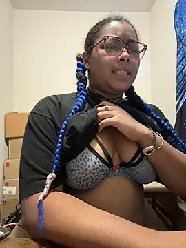 lunaxbat online show from December 2025 05:59:02 AM