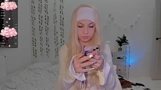 Snapshot of Mary_tiim chatting on January 2025 01:24:02 PM Mary tiim online show from January 2025 01:24:02 PM