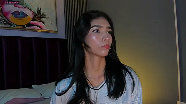 LauraAristizabal online show from May 2026 12:02:02 PM