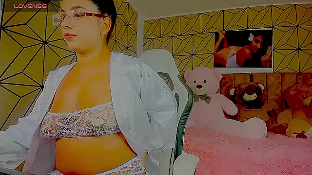 Snapshot of vane_lopez_ chatting on April 2026 06:57:02 PM vane lopez online show from April 2026 06:57:02 PM