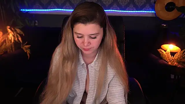 AmellyMilly online show from November 2025 08:00:01 PM