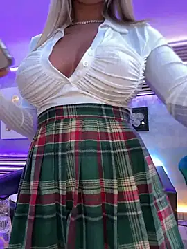 Snapshot of KirstieVegas chatting on January 2025 08:44:01 PM KirstieVegas online show from January 2025 08:44:01 PM