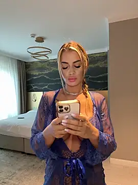 Snapshot of KirstieVegas chatting on September 2025 03:44:02 PM KirstieVegas online show from September 2025 03:44:02 PM