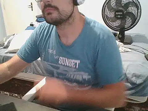 Snapshot of SuyNey chatting on March 2026 07:03:02 AM SuyNey online show from March 2026 07:03:02 AM