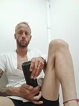 Snapshot of Happypotplants chatting on February 2026 11:45:01 PM Happypotplants online show from February 2026 11:45:01 PM