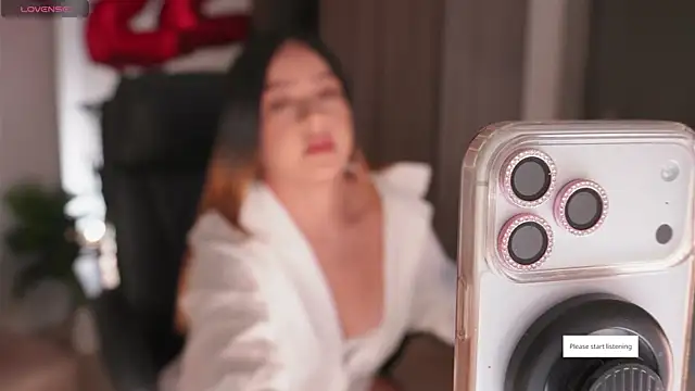 Snapshot of KAREN17 chatting on April 2026 11:44:01 PM KAREN17 online show from April 2026 11:44:01 PM