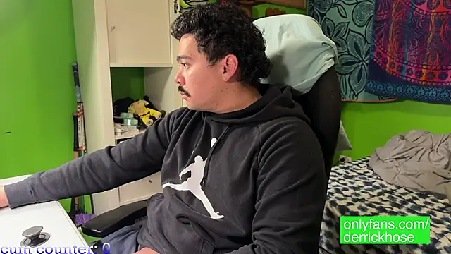 Snapshot of DerrickHose chatting on March 2025 01:06:01 AM DerrickHose online show from March 2025 01:06:01 AM