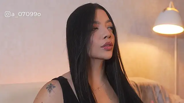 sarah hiill online show from December 2025 12:01:02 PM