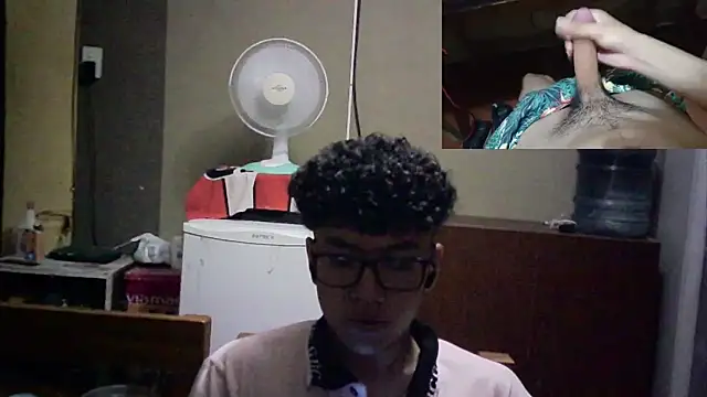 Snapshot of Emv2 chatting on January 2026 03:20:02 AM Emv2 online show from January 2026 03:20:02 AM