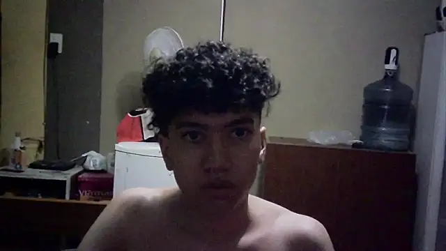 Snapshot of Emv2 chatting on January 2026 12:35:01 AM Emv2 online show from January 2026 12:35:01 AM