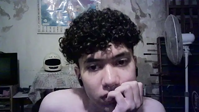 Snapshot of Emv2 chatting on January 2026 12:58:02 AM Emv2 online show from January 2026 12:58:02 AM