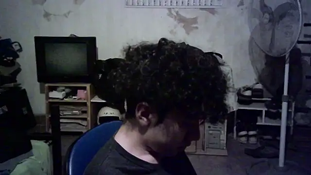 Snapshot of Emv2 chatting on February 2026 05:44:02 AM Emv2 online show from February 2026 05:44:02 AM