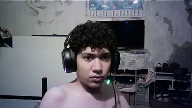 Snapshot of Emv2 chatting on February 2026 03:57:02 AM Emv2 online show from February 2026 03:57:02 AM