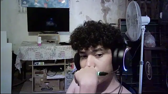 Snapshot of Emv2 chatting on February 2026 06:39:02 PM Emv2 online show from February 2026 06:39:02 PM