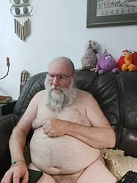 Snapshot of SexySantaC chatting on May 2026 07:53:02 PM SexySantaC online show from May 2026 07:53:02 PM