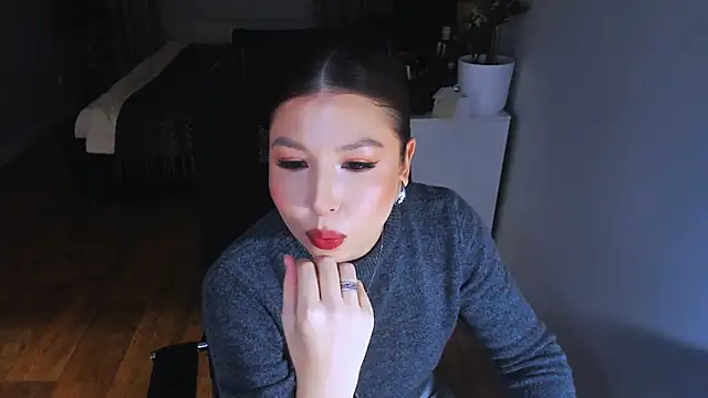 Eva Chris online show from February 2026 05:03:01 PM