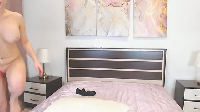 Snapshot of Yulianna_Smith chatting on December 2024 11:09:02 PM Yulianna Smith online show from December 2024 11:09:02 PM