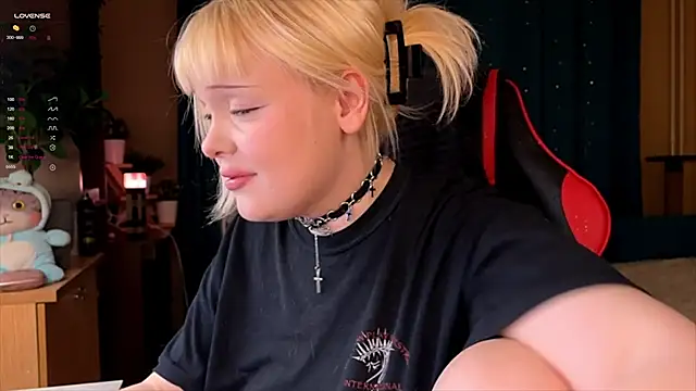 LisaLaas online show from October 2025 02:48:01 PM