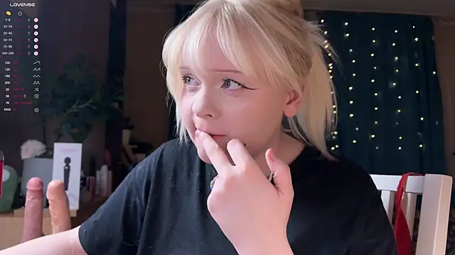 LisaLaas online show from March 2026 10:04:02 PM