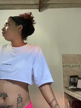 Snapshot of Miley_and_Vash chatting on December 2024 02:48:02 PM Miley and Vash online show from December 2024 02:48:02 PM