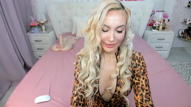 Snapshot of HottieSweetBritney chatting on April 2026 08:45:02 PM HottieSweetBritney online show from April 2026 08:45:02 PM