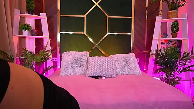 LittleeCutee online show from September 2025 06:37:02 AM