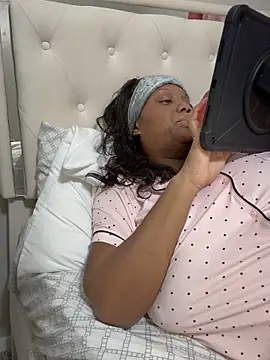 Snapshot of 1Topgyal chatting on February 2026 11:06:02 AM 1Topgyal online show from February 2026 11:06:02 AM