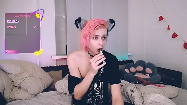 Littlepinkcat online show from April 2026 10:36:02 PM