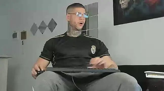  jamesleandros1 online show from February 2025 12:09:02 PM