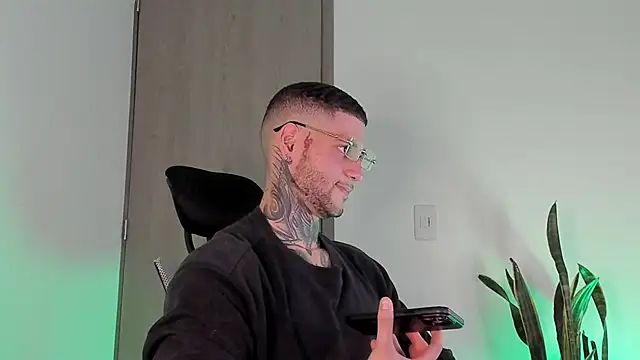  jamesleandros1 online show from February 2026 01:06:01 AM