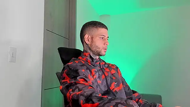 Snapshot of _jamesleandros1 chatting on April 2026 01:19:02 AM jamesleandros1 online show from April 2026 01:19:02 AM
