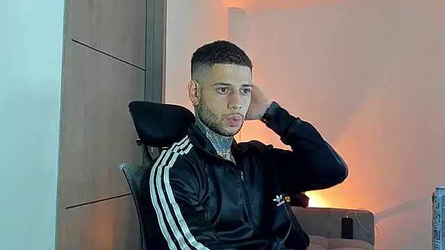  jamesleandros1 online show from June 2026 07:02:02 PM