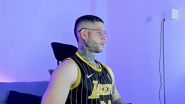  jamesleandros1 online show from June 2026 10:02:01 PM