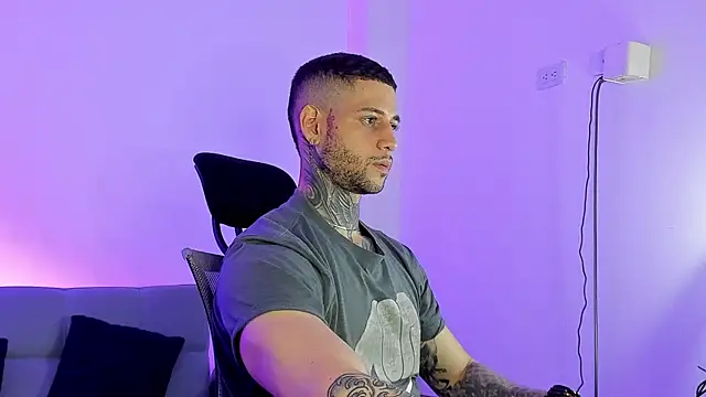  jamesleandros1 online show from June 2026 11:25:01 PM