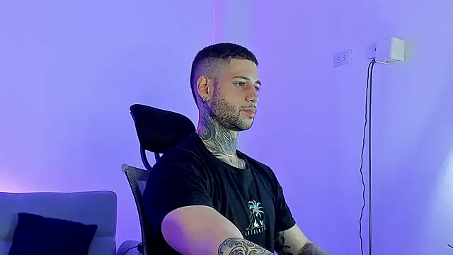  jamesleandros1 online show from June 2026 11:42:02 PM