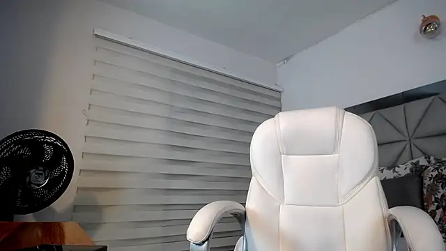 Snapshot of nana_levy chatting on February 2025 03:43:01 AM nana levy online show from February 2025 03:43:01 AM