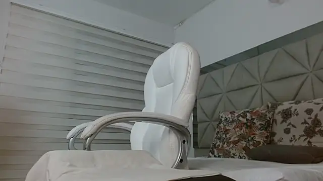 Snapshot of nana_levy chatting on February 2025 10:15:02 AM nana levy online show from February 2025 10:15:02 AM