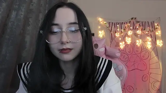 Holy420lolii online show from March 2025 05:39:01 PM