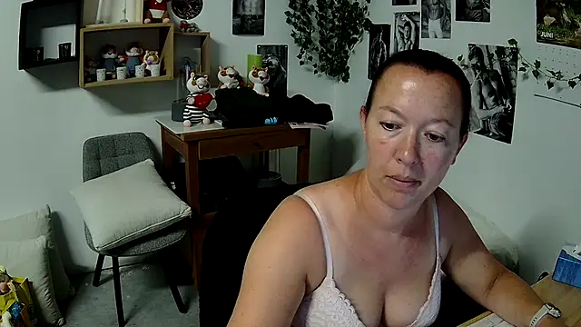 Snapshot of AnyaKrey@xh chatting on June 2026 12:04:01 PM AnyaKreyxh online show from June 2026 12:04:01 PM