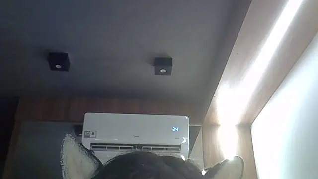 Skinny-Kitten online show from April 2026 12:38:01 PM