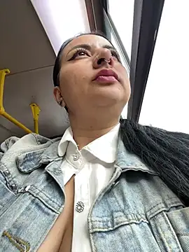 Abril Luv online show from February 2025 12:28:01 PM