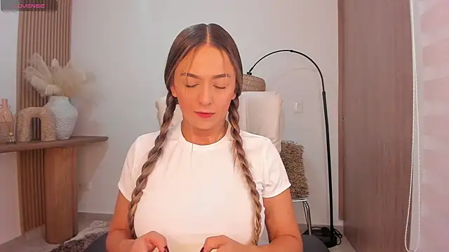 wandathompson  online show from March 2026 10:07:02 AM