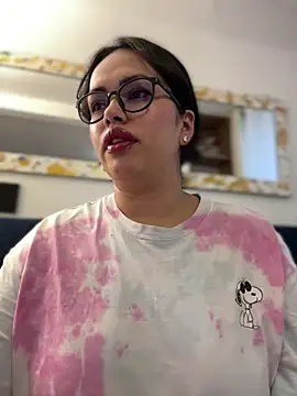 Snapshot of andra_rose chatting on February 2025 11:00:01 PM andra rose online show from February 2025 11:00:01 PM