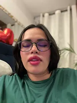 Snapshot of andra_rose chatting on February 2025 11:06:02 PM andra rose online show from February 2025 11:06:02 PM