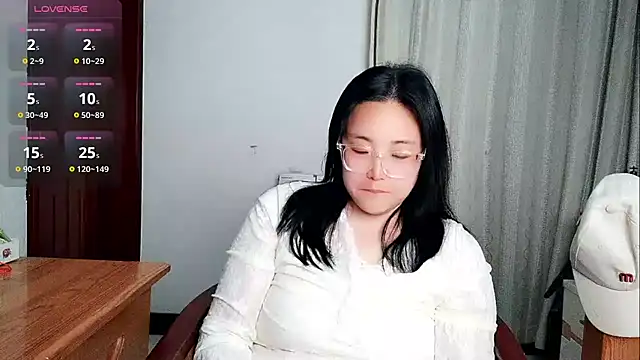 Vivianangn-e online show from April 2026 12:39:01 PM