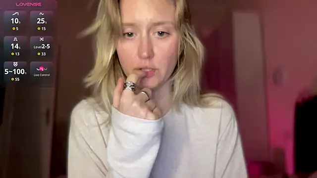 iilovetomatoes online show from October 2025 07:59:01 PM