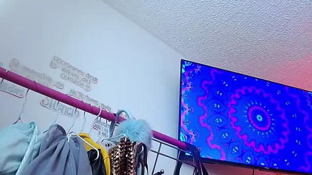 Snapshot of alisseallie chatting on February 2026 04:37:02 PM alisseallie online show from February 2026 04:37:02 PM