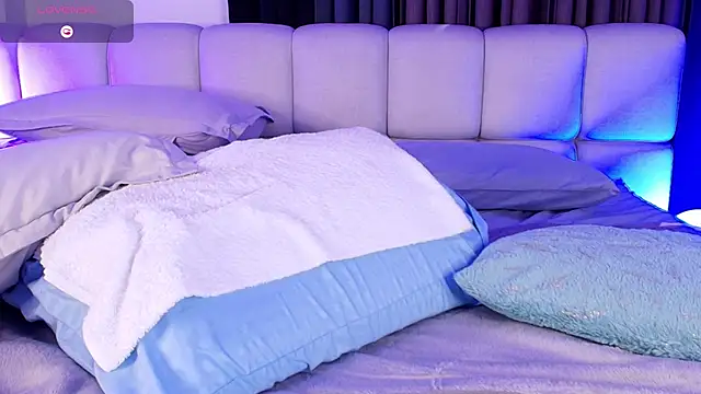 sweetieluna01 online show from April 2026 07:58:01 PM