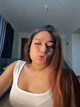 Snapshot of LuceroRm chatting on September 2025 05:40:02 AM LuceroRm online show from September 2025 05:40:02 AM