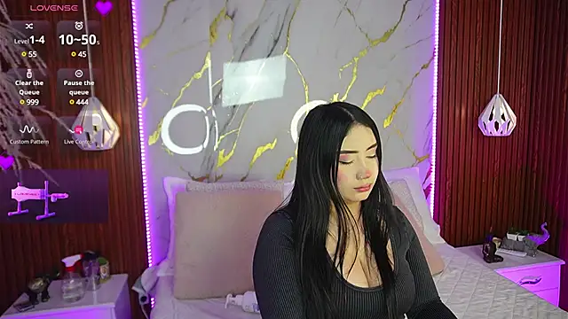 Snapshot of haylie_ chatting on December 2024 03:07:01 AM haylie online show from December 2024 03:07:01 AM